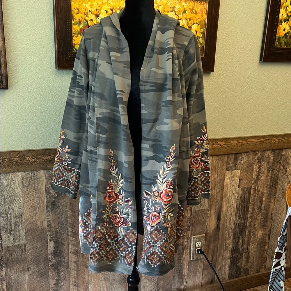 KARYN SEO Embroidered Floral Camo Hooded Cardigan!  Size L
